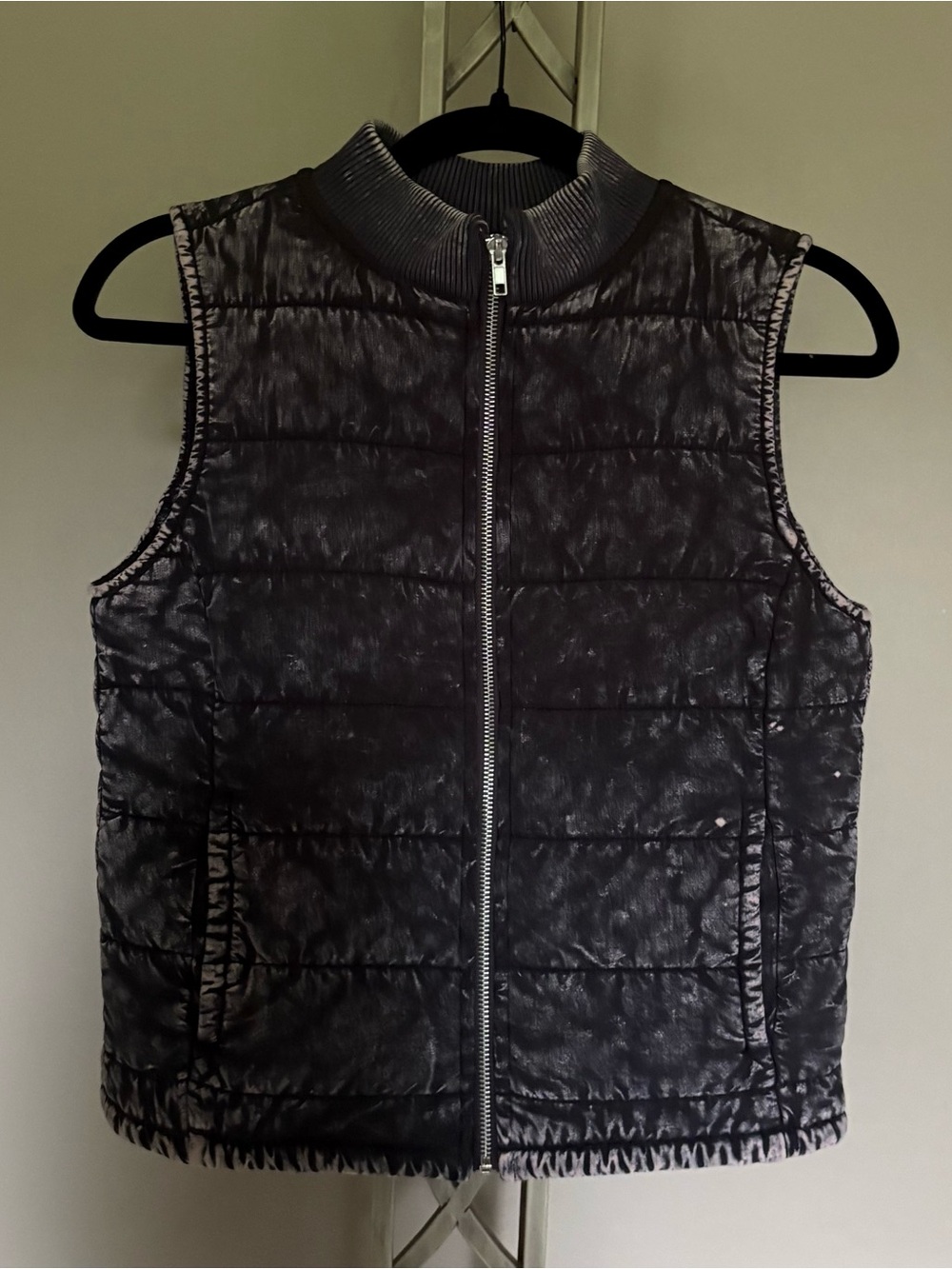 Chaser Brand Sleeveless Quilted Mock Neck Puffer Vest - Vintage Black Cloud Wash